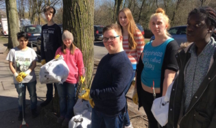 Geschafft! Soviele Müllbeutel sind gefüllt - jetzt ist die Uferstraße bereit für den Frühli