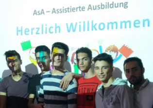 Die Schüler bei der Grone-Stiftung
