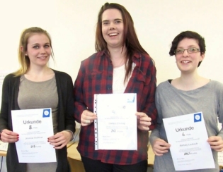 Die stolzen Schülerinnen beim Landesleistungswettbewerb