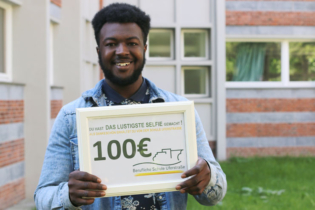 Der Gewinner des Wettbewerbs lustigstes Selfie