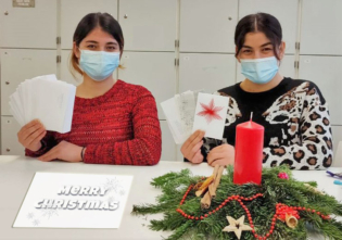 2 Schülerinnen in der Uferstraße